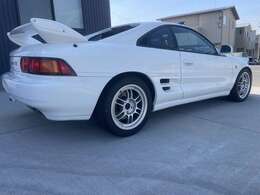 上質なノーマル車を中心に販売していますのでハンドル、シート、ドア内張り、コンソールボックス、フロアカーペットなど大変綺麗です。室内にタバコの臭いなどもありませんので、ご安心ください。