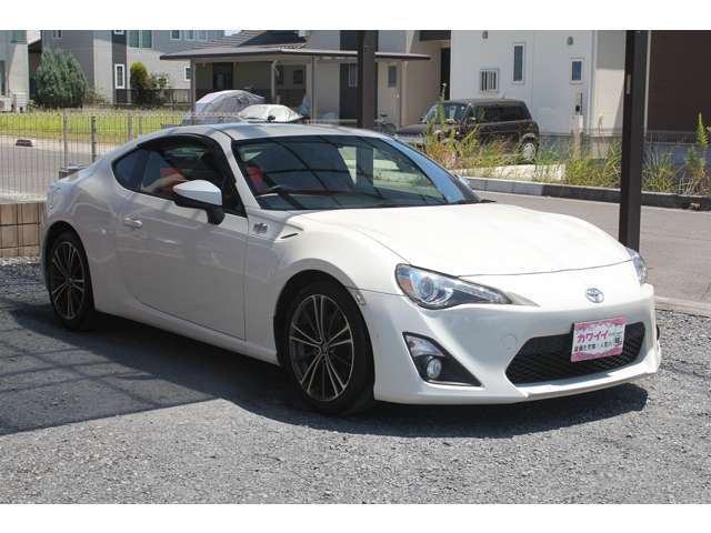 【3年保証】上級グレードGTリミテッドの86が入庫しました！人気色のパールホワイトです！マニュアルモードも楽しめますので楽しいドライブをどうぞ！たくさんのお問い合わせお待ちしております！