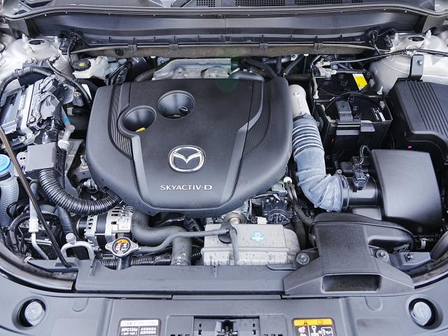 クリーンディーゼルエンジンは4000ccガソリンエンジン並みの力強いトルクがあり、上り坂や高速道路の合流などでもストレスフリー、しかもこれだけパワフルなのに、とても燃費の良いエンジンです。