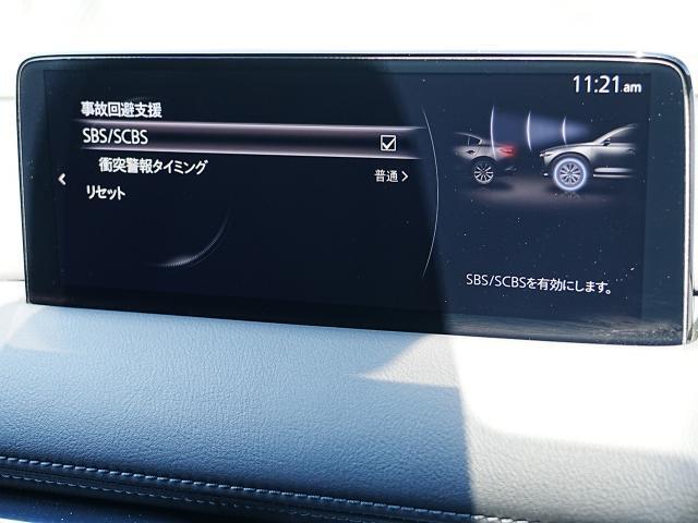 こちらのお車には先進安全装備が多数搭載されています。衝突被害を回避あるいは軽減するためのブレーキや、後方死角からの接近警報、車線逸脱を防止する警報装置など、詳しくはスタッフまでお尋ねください。