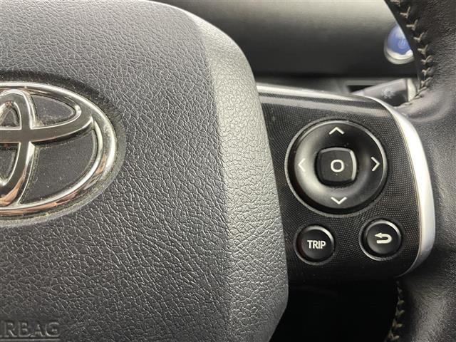 【ステアリングスイッチ】手元のボタンから、オーディオやナビなどの操作ができるので、よそ見をせずに安全に運転に集中できます！