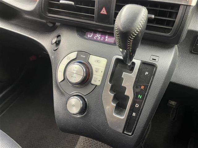 【シフトレバー】シフトも操作しやすく快適なドライブを楽しんでいただけます！