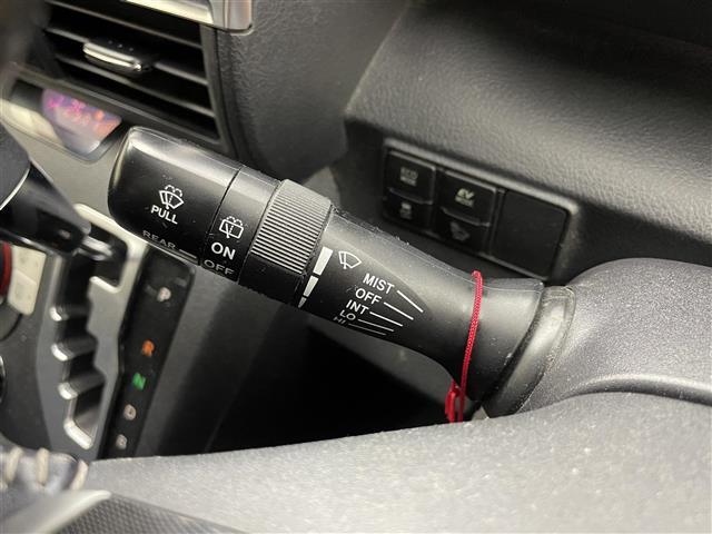 【ワイパー＆ウォッシャー】ワイパーを作動させたり、ウォッシャーを作動させたりすることができます。