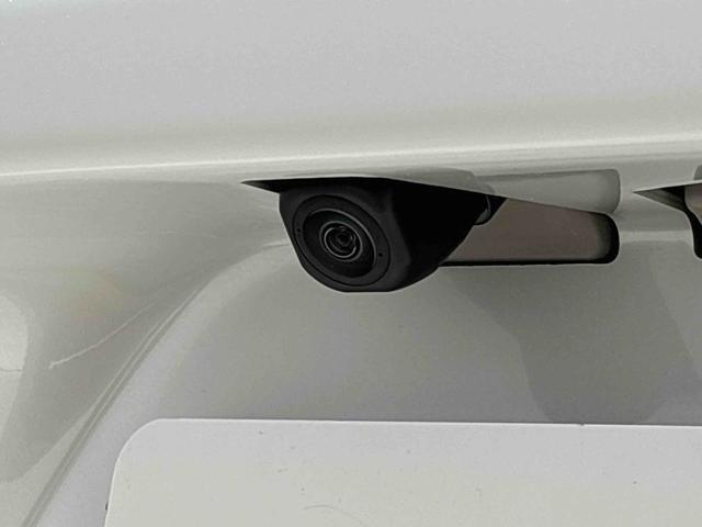 バックカメラ装備　ナビゲーション等を装着した場合には車両の前後左右に搭載した4つのカメラにより、車庫入れや狭い道でのすれ違いをしっかりサポートするパノラマモニター対応カメラが付いてます