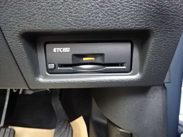 【2、0ETC】高速道路に便利で必須アイテムのETCは最新の2、0タイプを装着です。インター近辺の道の駅の利用などにとっても便利です。