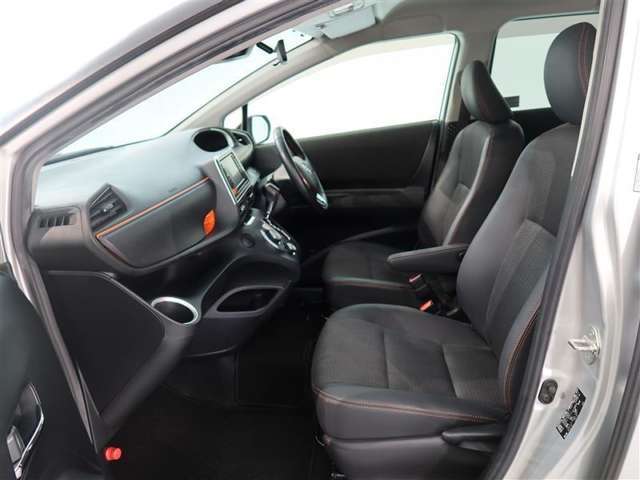 見通しのよいすっきりとした視界で、誰でも運転しやすいです。運転のしやすさは疲れにくさにも繋がりますよ♪
