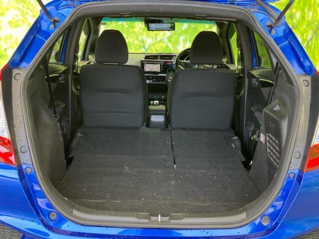 WECARS（ウィーカーズ）は全国250店舗展開！お客様が安心してカーライフをお楽しみいただけるよう社員一同心を込めてサポートいたします。