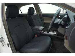 年式を感じさせない無い内装で御座います！マークxならではなシンプルな内装に仕上がっております！！