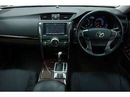 年式を感じさせない無い内装で御座います！マークxならではなシンプルな内装に仕上がっております！！