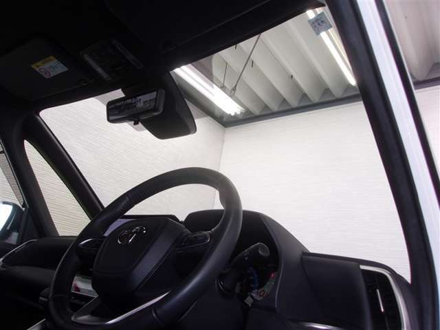 見通しのよいすっきりとした視界で、誰でも運転しやすいです。運転のしやすさは疲れにくさにも繋がりますよ♪