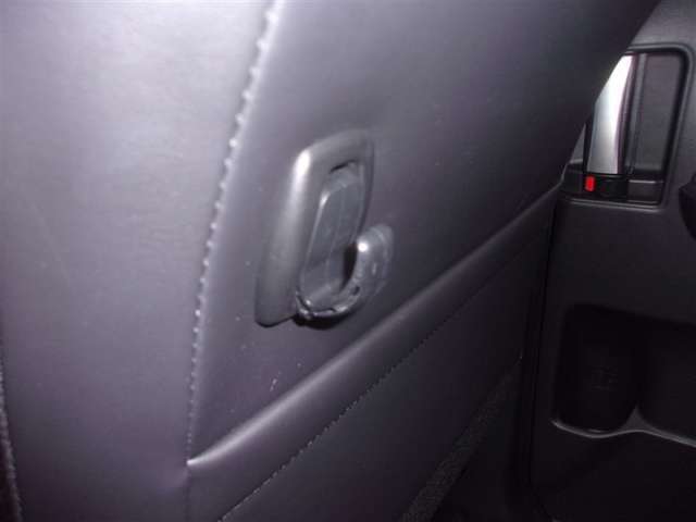 運転席シートバックにコンビニフックがあります！