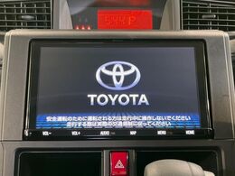【純正ナビ】人気の純正ナビを装備しております。ナビの使いやすさはもちろん、オーディオ機能も充実！キャンプや旅行はもちろん、通勤や買い物など普段のドライブも楽しくなるはず♪