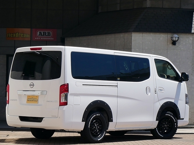 バックカメラ付きで駐車も安心です♪