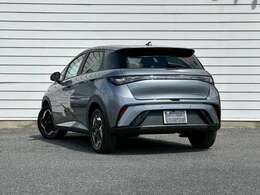 クオーターパネルには遊び心のある立体感のあるデザインが施されています！