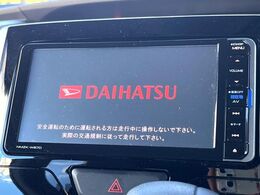 【純正ナビ】人気の純正ナビを装備。オーディオ機能も充実しており、Bluetooth接続すればお持ちのスマホやMP3プレイヤーの音楽を再生可能！毎日の運転がさらに楽しくなります！！