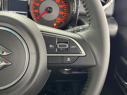 【クルーズコントロール】高速道路もラクラク走行。アクセルを離しても一定速度で走行ができ、長距離運転時の負担を軽減！加速・減速も簡単なスイッチ操作で調整できます。