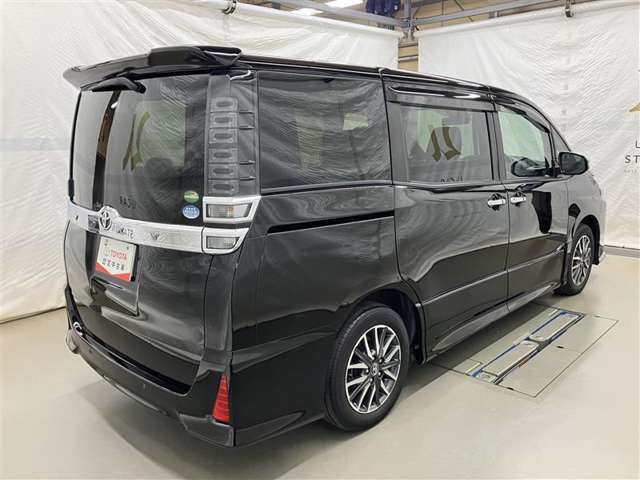 走りにこだわりながら収納力も持ち合わせたお車です。