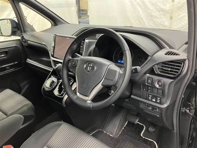 見通しのよいすっきりとした視界で、誰でも運転しやすいです。運転のしやすさは疲れにくさにも繋がりますよ♪
