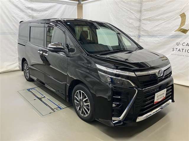 広々とした車内空間に優れた燃費性能。更にデザインも上質で人気のお車です！