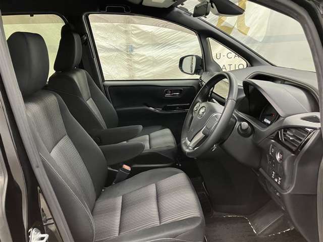 見通しのよいすっきりとした視界で、誰でも運転しやすいです。運転のしやすさは疲れにくさにも繋がりますよ♪