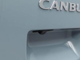 バックカメラ：運転席から見えにくい車の後方をカメラの映像を通して確認できます。駐車や切り返しが安心して行えます。（連動するナビ等の取り付けが必要になります）