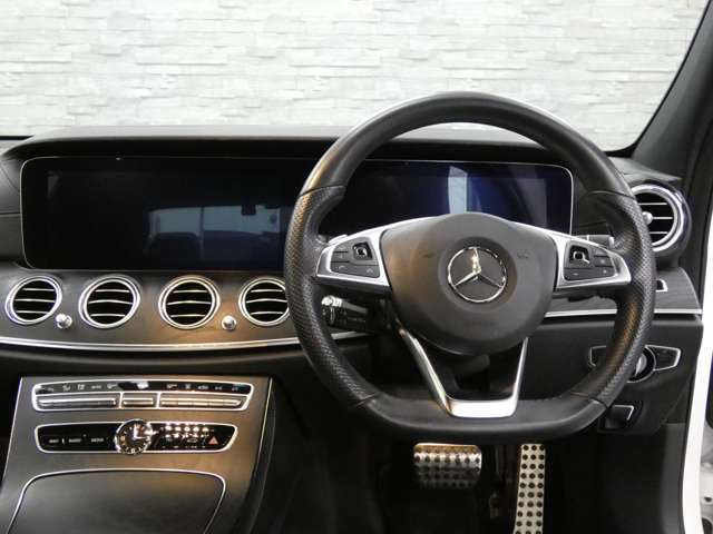 エクスクルーシブパッケージならではの快適な全席シートヒーター、Burmesterサウンドシステム