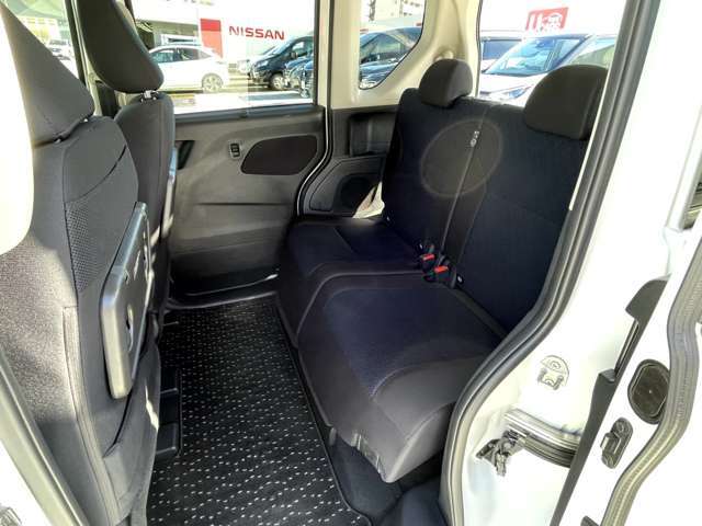 後席もしっかり広いです。