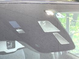 【スマートブレーキサポート】走行中に前方の車両等を認識し、衝突しそうな時は警報とブレーキで衝突回避と被害軽減をアシスト。より安全にドライブをお楽しみいただけます。