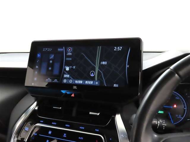 メーカー装着のメモリーナビです。