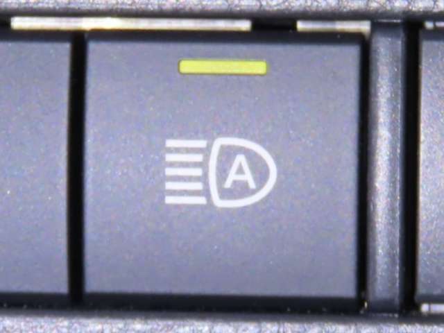 オートマチックハイビームを装備しております