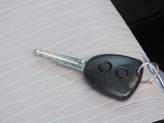 キーレスキーエントリーで車外からドアの開閉も楽チンですネ