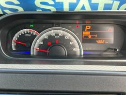 メーターパネルはタコメーター付きで目線移動少なく計器類が確認できるセンターメーターを採用！