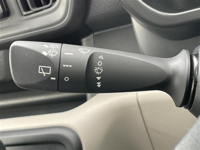 【トランク】積み込みやすくて、たっぷり積める荷室です。シートアレンジできるものは、乗車人数と荷物の量や大きさによってシートを動かすことができるので、より快適なドライブが可能です！
