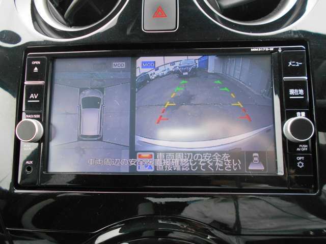 バックモニター付きですから、駐車が不慣れな方でも車庫入れが楽々スムーズ♪お買い物やお出かけ時に活躍間違い無し。使い慣れると手放せない装備になりますよ。
