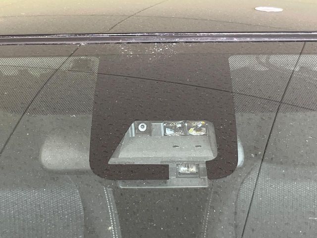 【トヨタセーフティセンス】走行中に前方の車両等を認識し、衝突しそうな時は警報とブレーキで衝突回避と被害軽減をアシスト。より安全にドライブをお楽しみいただけます。