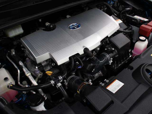 2ZR-FXE型 1.8L 直4 DOHCエンジンと1NM型 交流同期電動機のハイブリッドシステム搭載、FF駆動です。