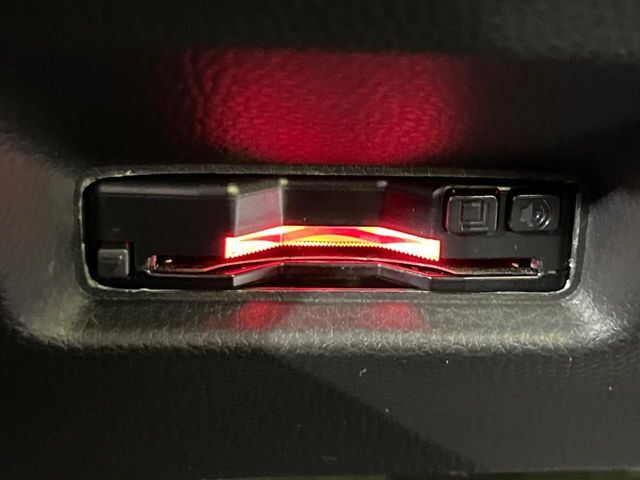 【ETC】高速道路の料金所をストレスなく通過！話題のスポットやサービスエリアに多い「スマートIC」利用時は必須のアイテムです。当店でセットアップを実施、ご納車当日からすぐにご利用いただけます！