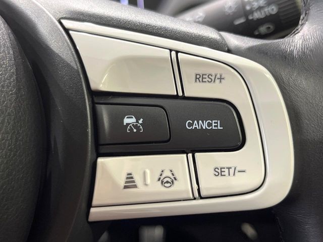 【アダプティブクルーズコントロール】高速道路での長距離走行が楽に！！自動で速度を保つクルーズコントロールが、衝突軽減システムと連携し、前方の車両を感知して車間を保つように速度調節してくれます！！