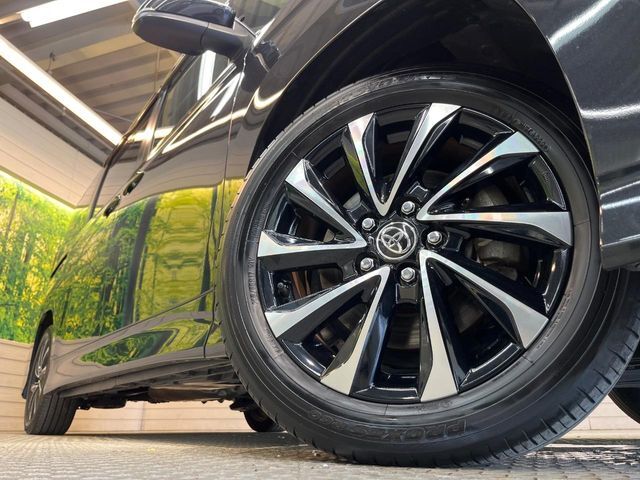 【純正17インチアルミホイール】外観にマッチした純正アルミホイールを装着しております。各種社外アルミホイールや、スタッドレスタイヤも取扱いしております。是非ご相談ください♪