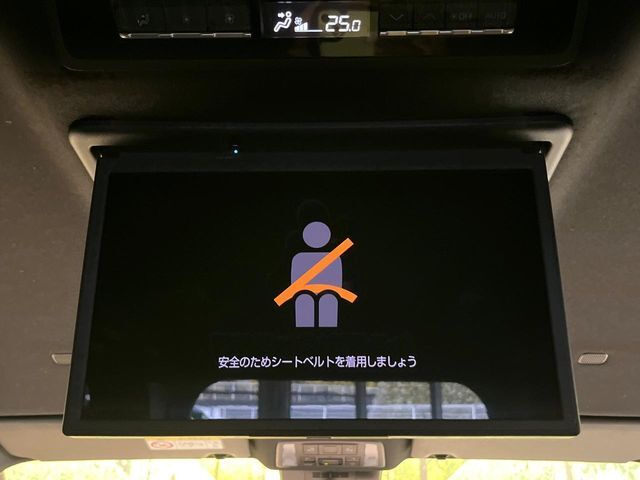【フリップダウンモニター】大画面モニターで後席でもエンタメをお楽しみいただけます。小さなお子様にも大人気の装備です♪