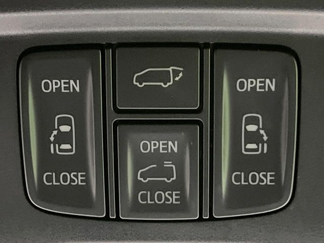 【両側パワースライドドア】スマートキーや運転席のスイッチで後席両側スライドドアの開閉が可能♪電動だから力を入れてドアを開ける必要が無く、小さなお子様でも簡単に開け閉めでき快適です♪