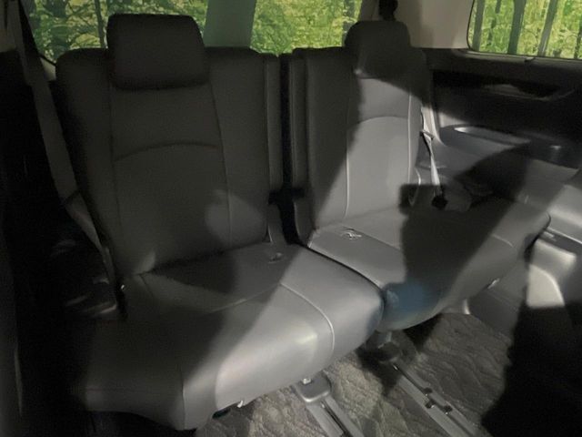 3列目シートはもちろん状態良好☆大人でもゆったりと座って頂けますので、大人数でのお出かけもラクラクです♪ご家族で、気の知れた仲間で、ドライブに行くのが楽しみですね♪