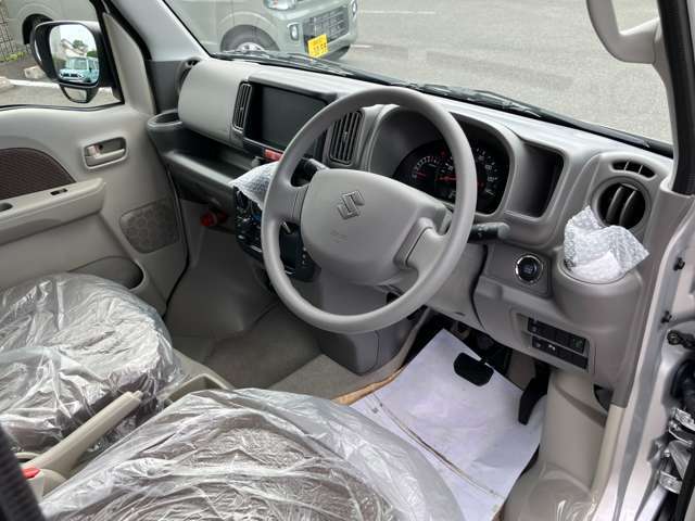 一台ずつ心を込めて清掃しております　ご納車時にはさらに簡易的なコーティングも施工致します！ご購入後も洗車や綺麗に保つコツ・アドバイスも致しますので、ご相談下さい。本格的なコーティングもお値打ちに施工！