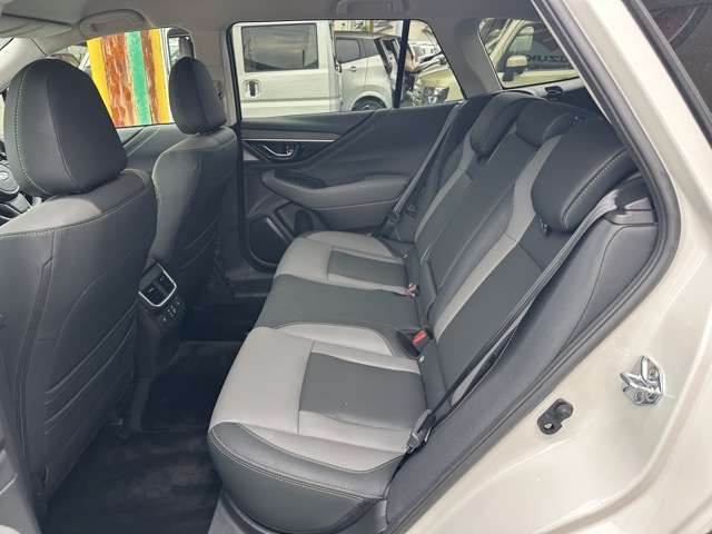 ★5年間新車保障★初度登録から5年間の新車保証が含まれています。長期間、安心してお乗り頂けます！保障費用は支払総額に含まれています！遠方のお客様は保証継承後、お近くのディーラーにて保証が受けられます！