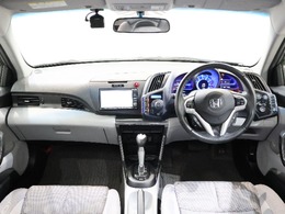 操作性に優れた運転席となります！小物入れや各ボタンの配置にこだわり、使いやすいです！座り心地もよく視認性も良好なのでロングドライブもお任せ下さい！