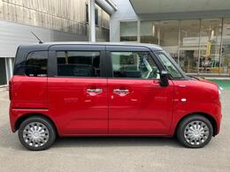 車体色はフェニックスレッドパール　ブラック2トーンです。