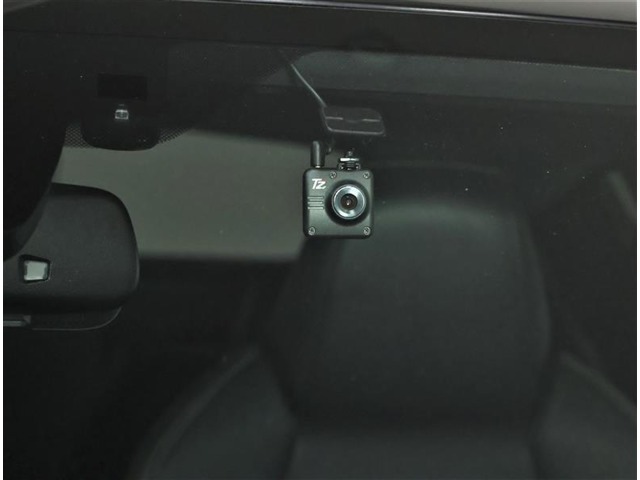 ドライブレコーダー装備：車の走行中の主に外観を中心に記録する撮影機材です！交通事故発生時の責任の所在を明確にしたり、観光等を記録するのにも役立ちます！