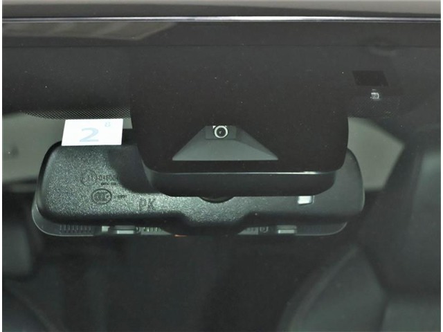 TOYOTA　SAFETY　SENSEは道路状況、車両状態、天候状態及びドライバーの操作状況などによっては、作動しない場所があります。プリクラッシュ・セーフティ・システムは、あくまでも運転補助機能です