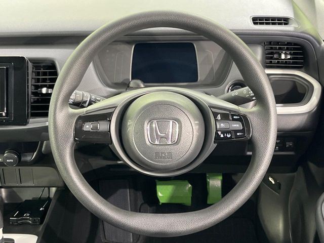 【ステアリングスイッチ】運転中、前方から目線をそらすことなく、オーディオ等の操作が可能な便利機能！安心＆快適なドライブを演出してくれます♪