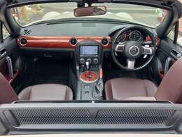 レザーシート装着でとても高級感ある内装です♪